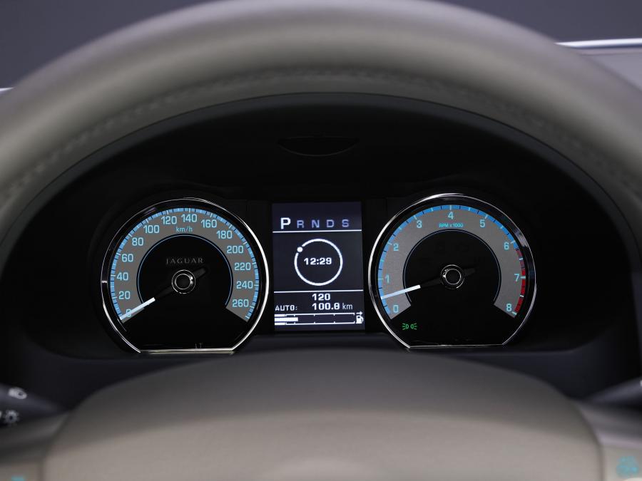  Jaguar XF 2008 года  (фото 31 из 175)